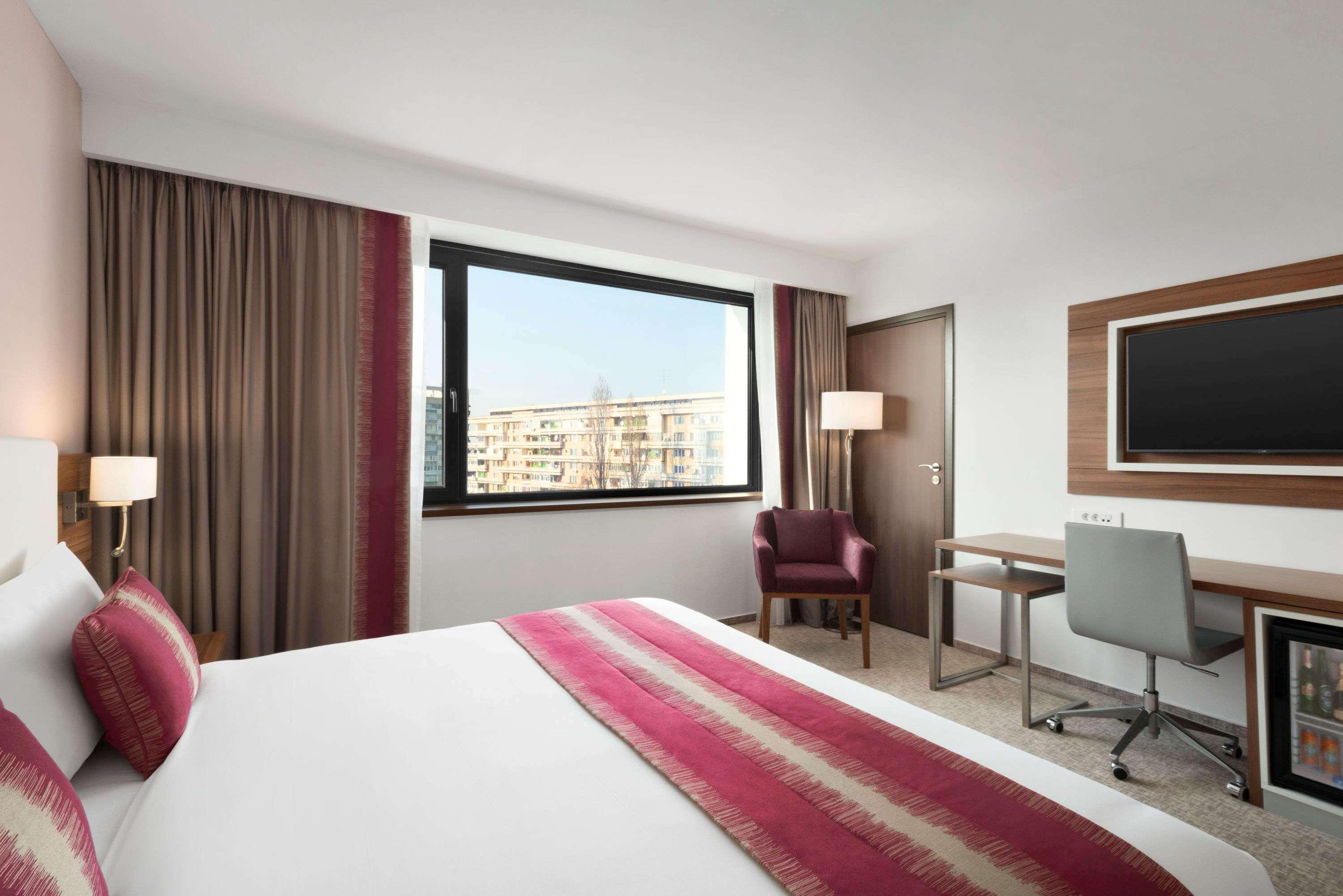 Ramada Plaza Craiova Hotel Kültér fotó