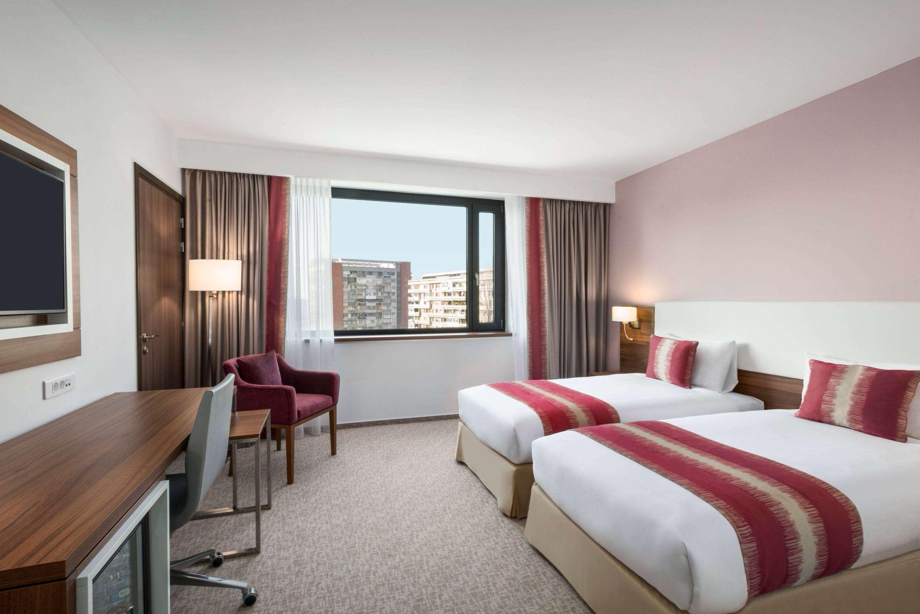 Ramada Plaza Craiova Hotel Kültér fotó