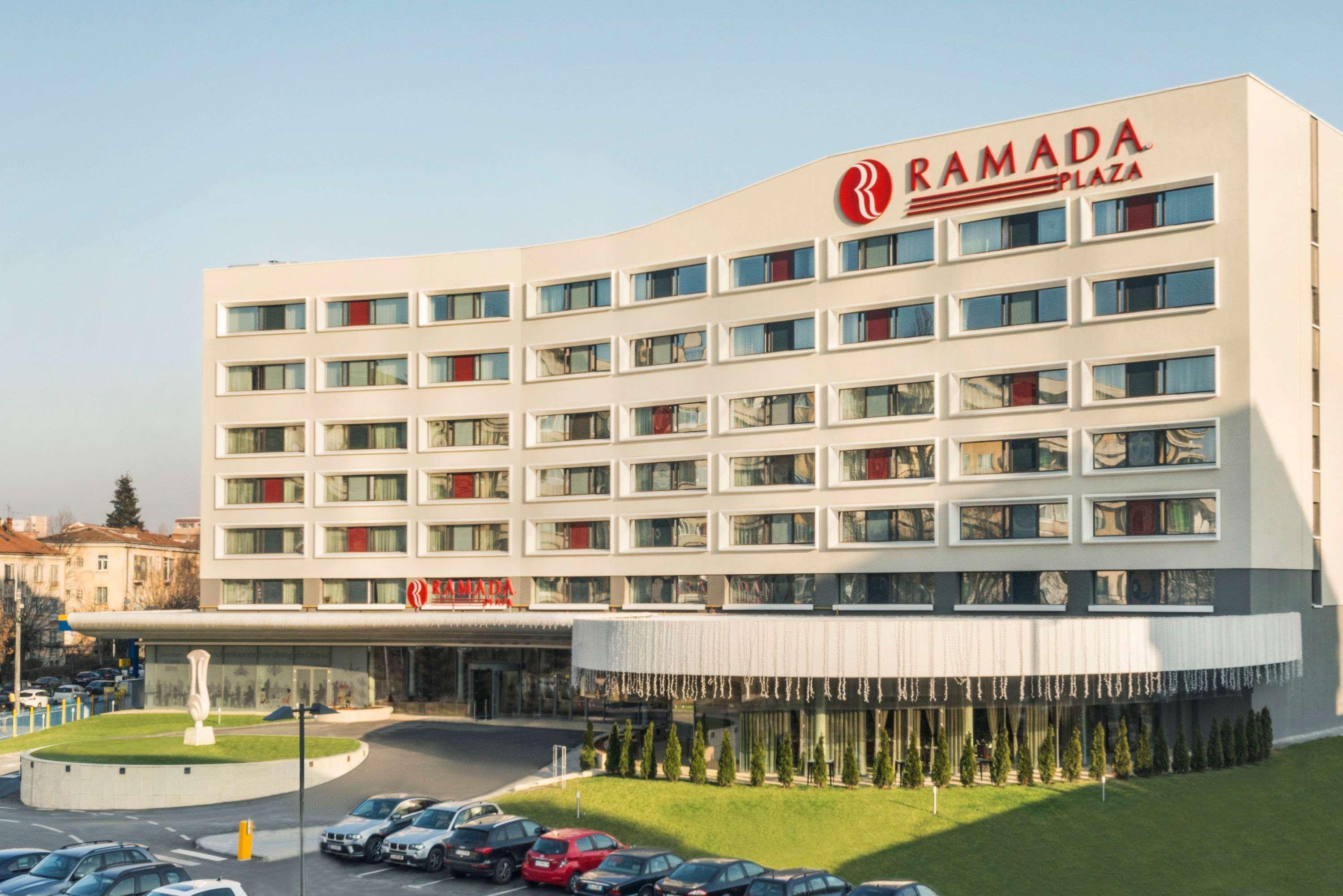 Ramada Plaza Craiova Hotel Kültér fotó