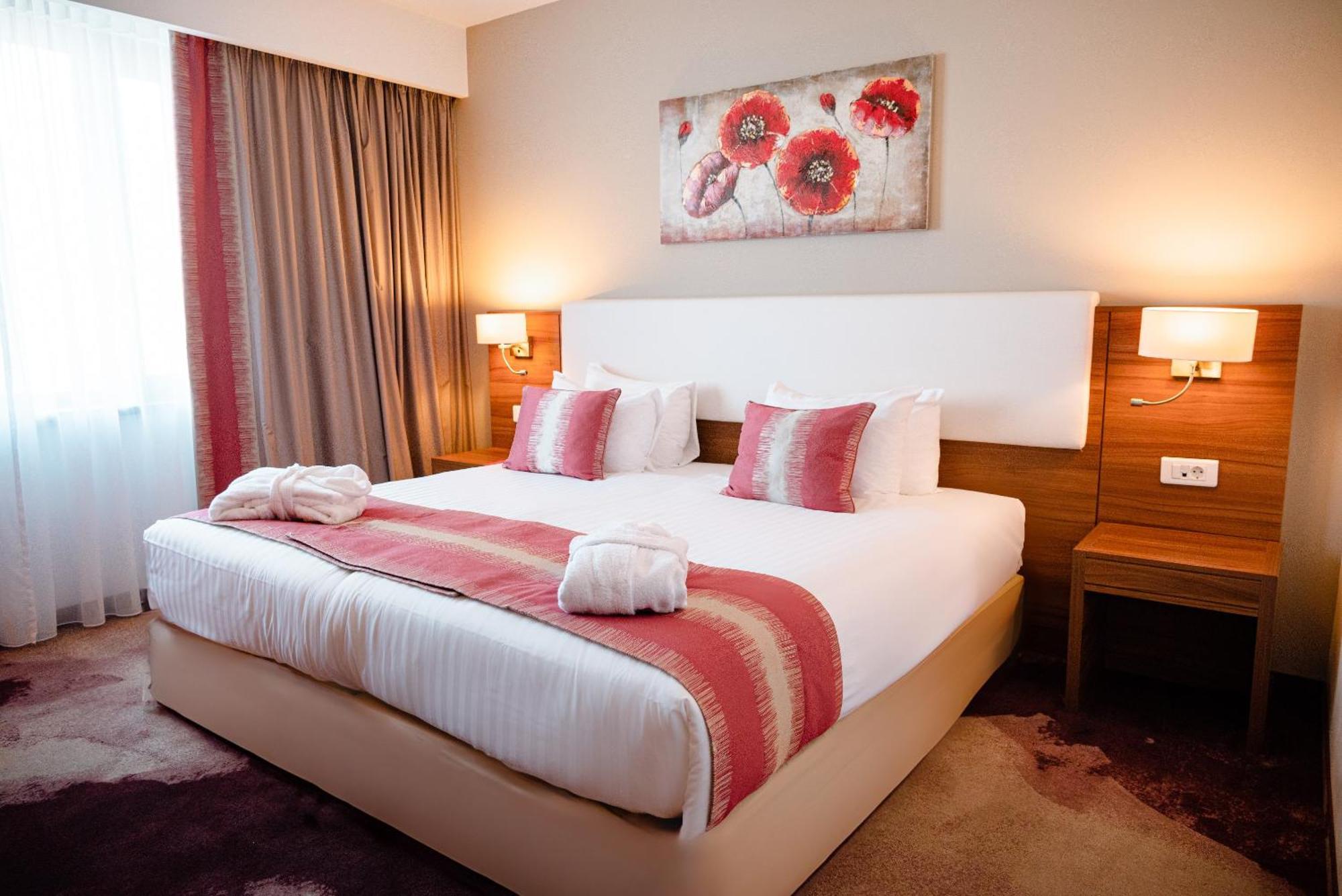 Ramada Plaza Craiova Hotel Kültér fotó