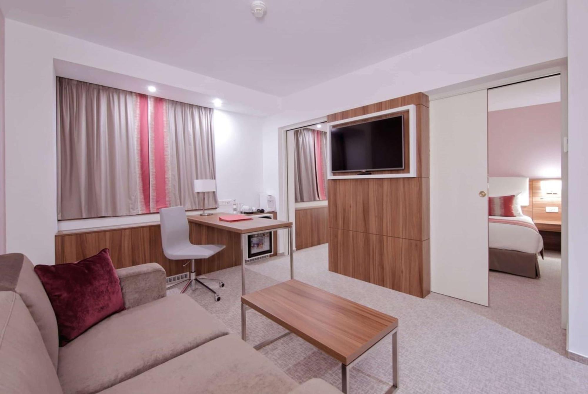 Ramada Plaza Craiova Hotel Kültér fotó
