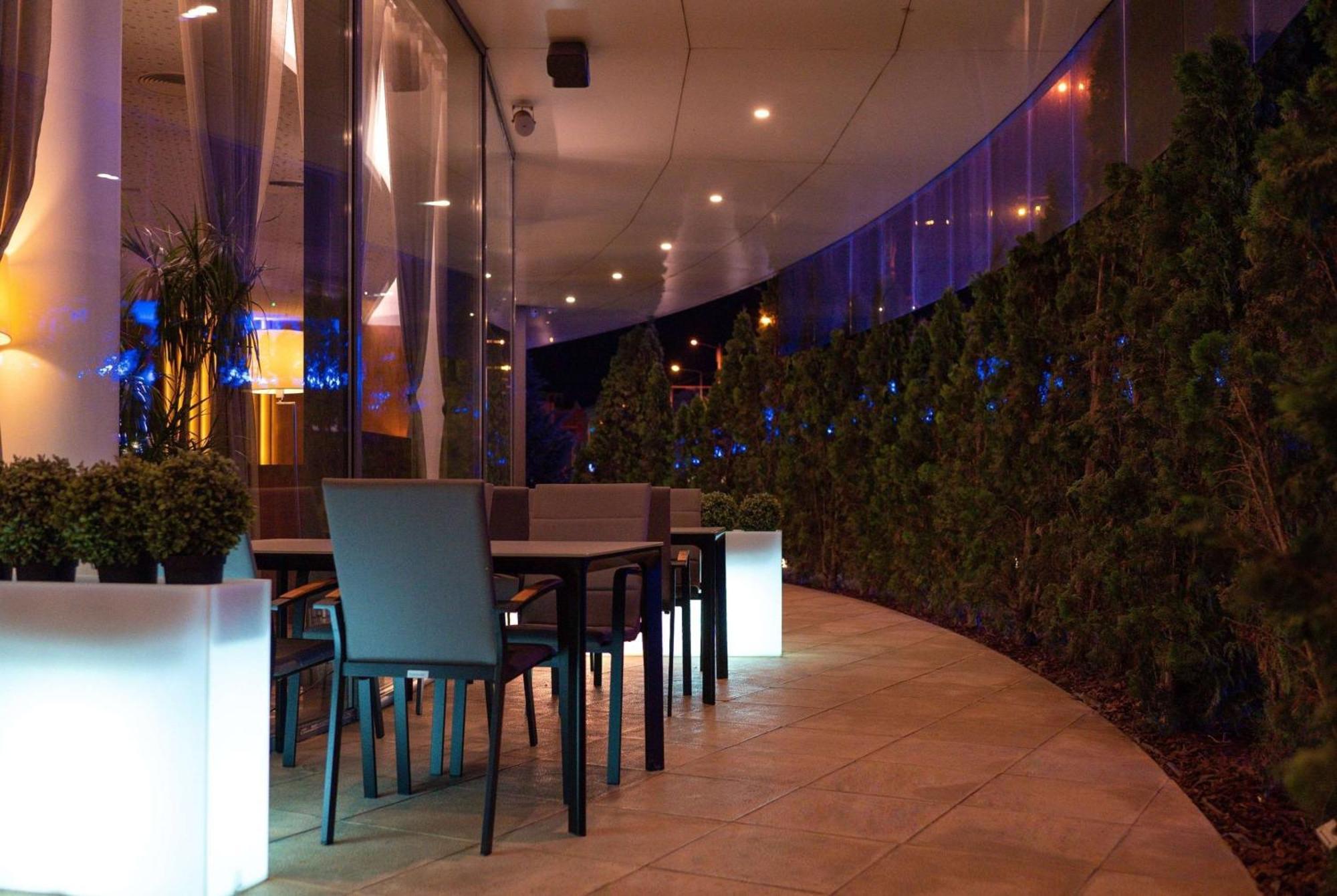 Ramada Plaza Craiova Hotel Kültér fotó