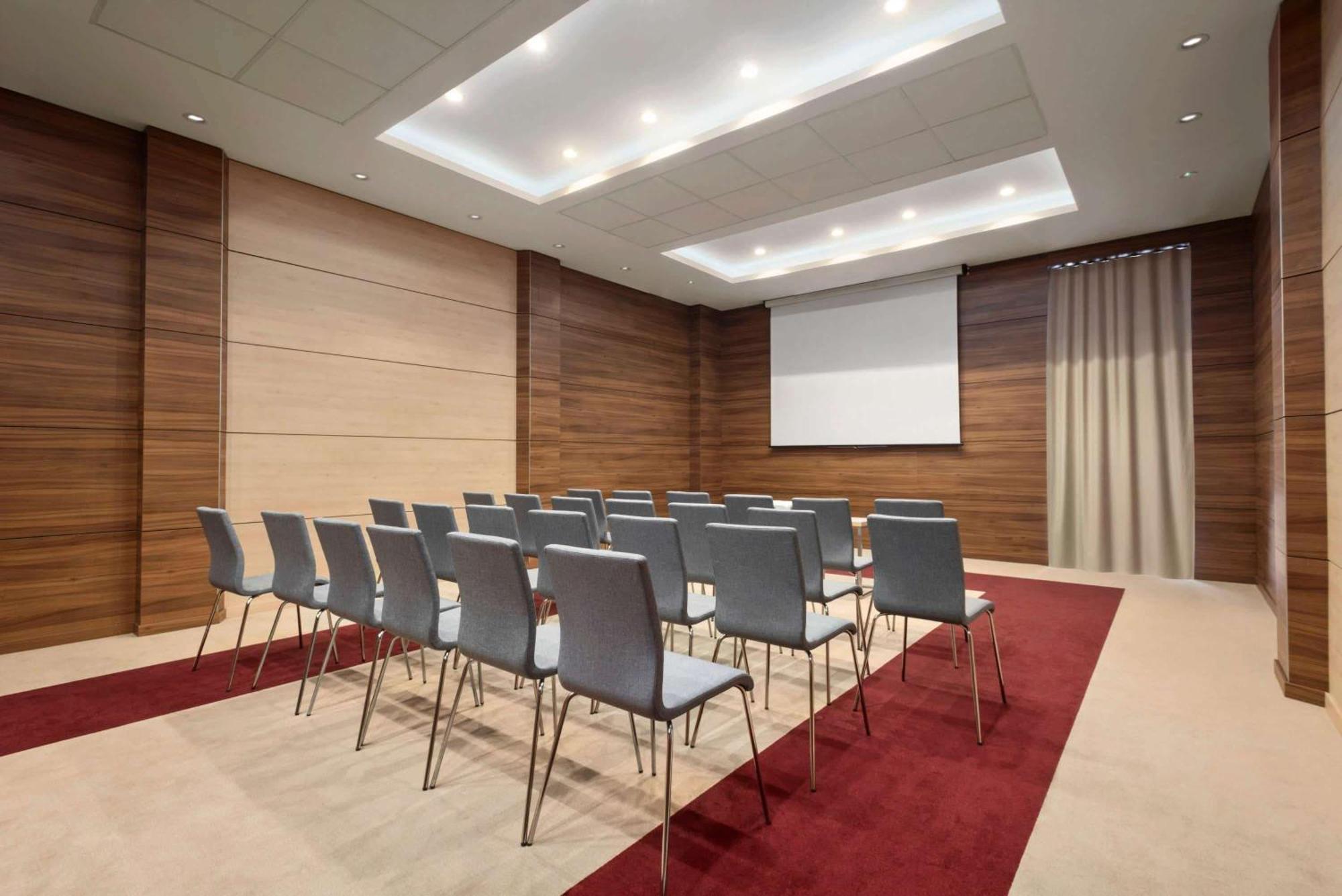Ramada Plaza Craiova Hotel Kültér fotó