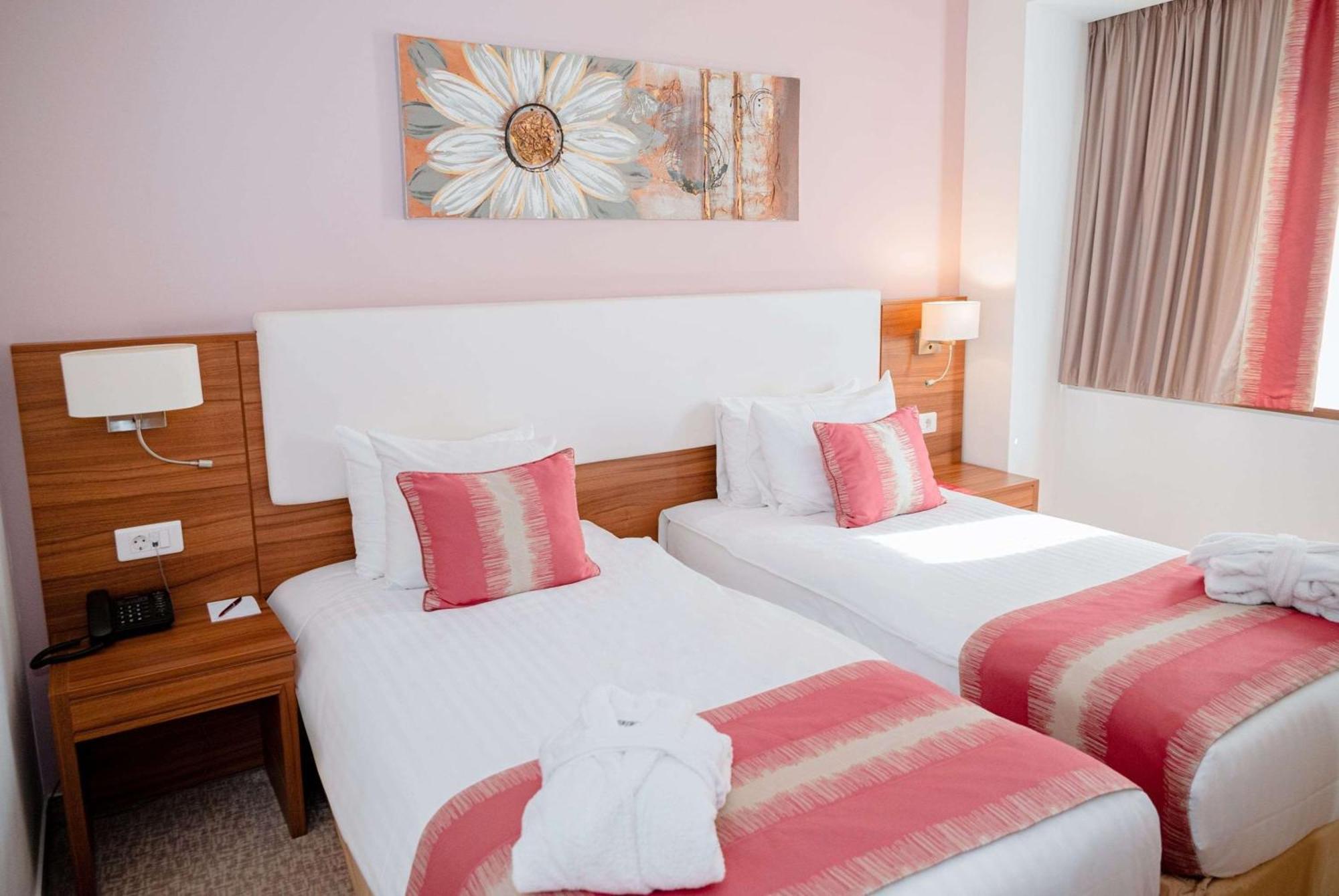 Ramada Plaza Craiova Hotel Kültér fotó