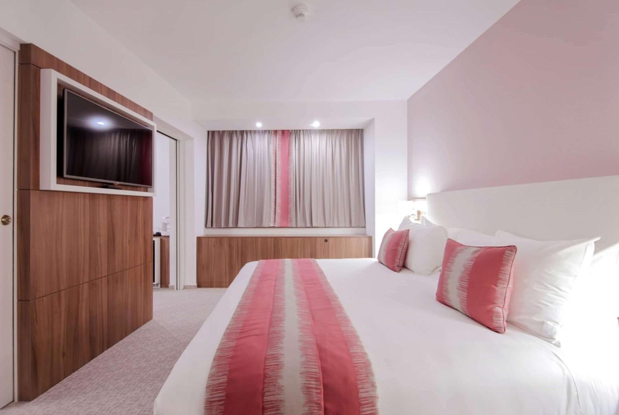Ramada Plaza Craiova Hotel Kültér fotó