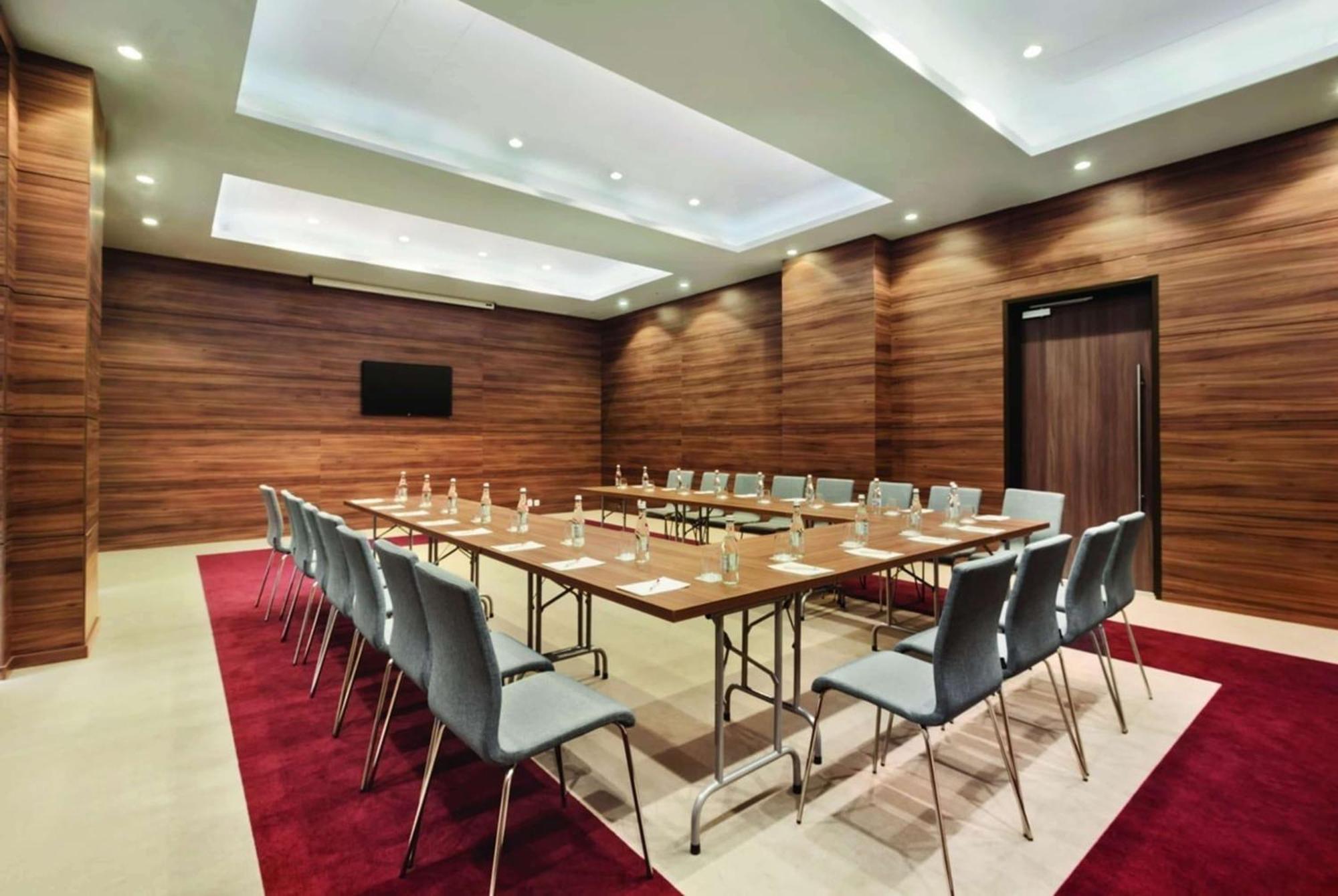 Ramada Plaza Craiova Hotel Kültér fotó