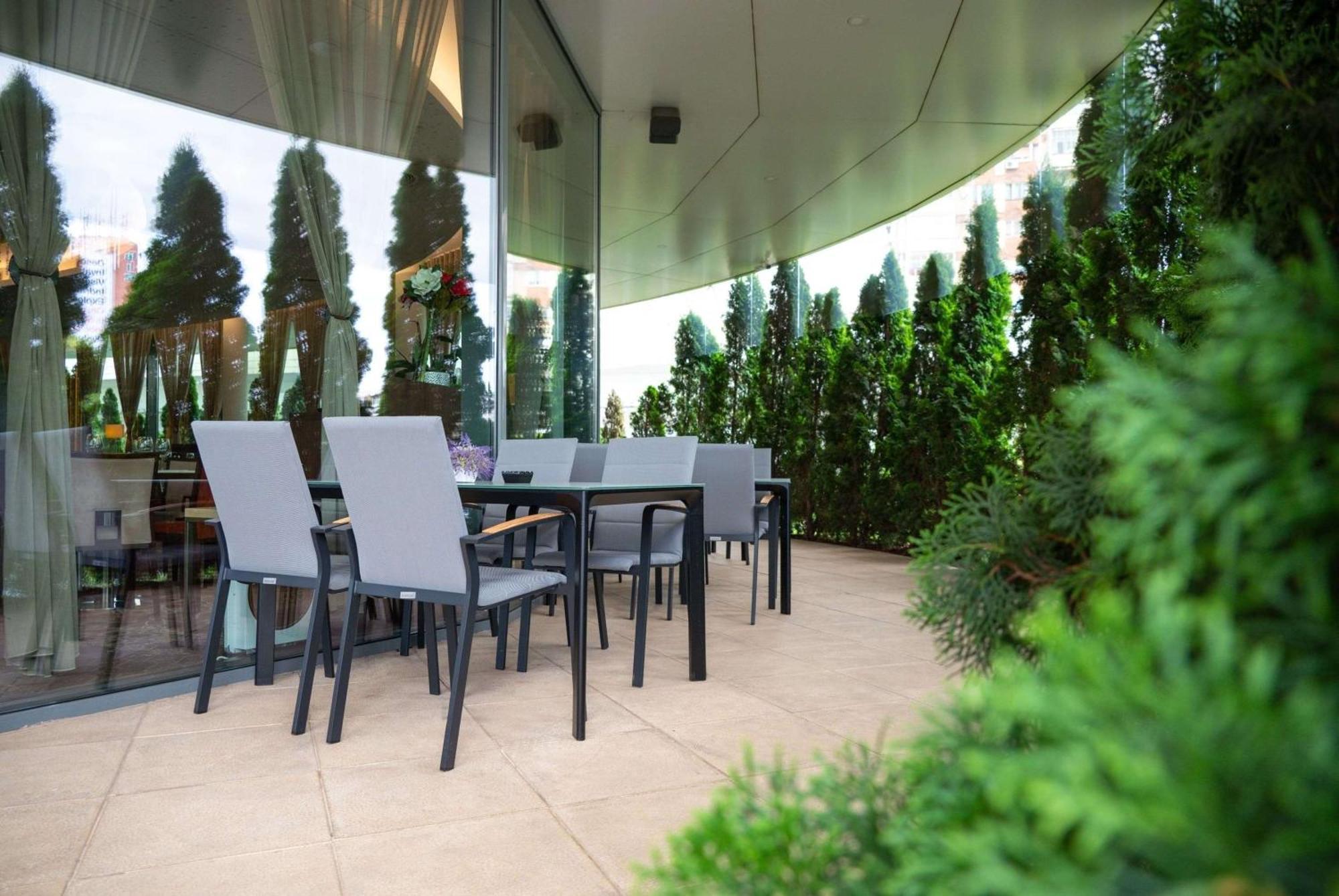 Ramada Plaza Craiova Hotel Kültér fotó