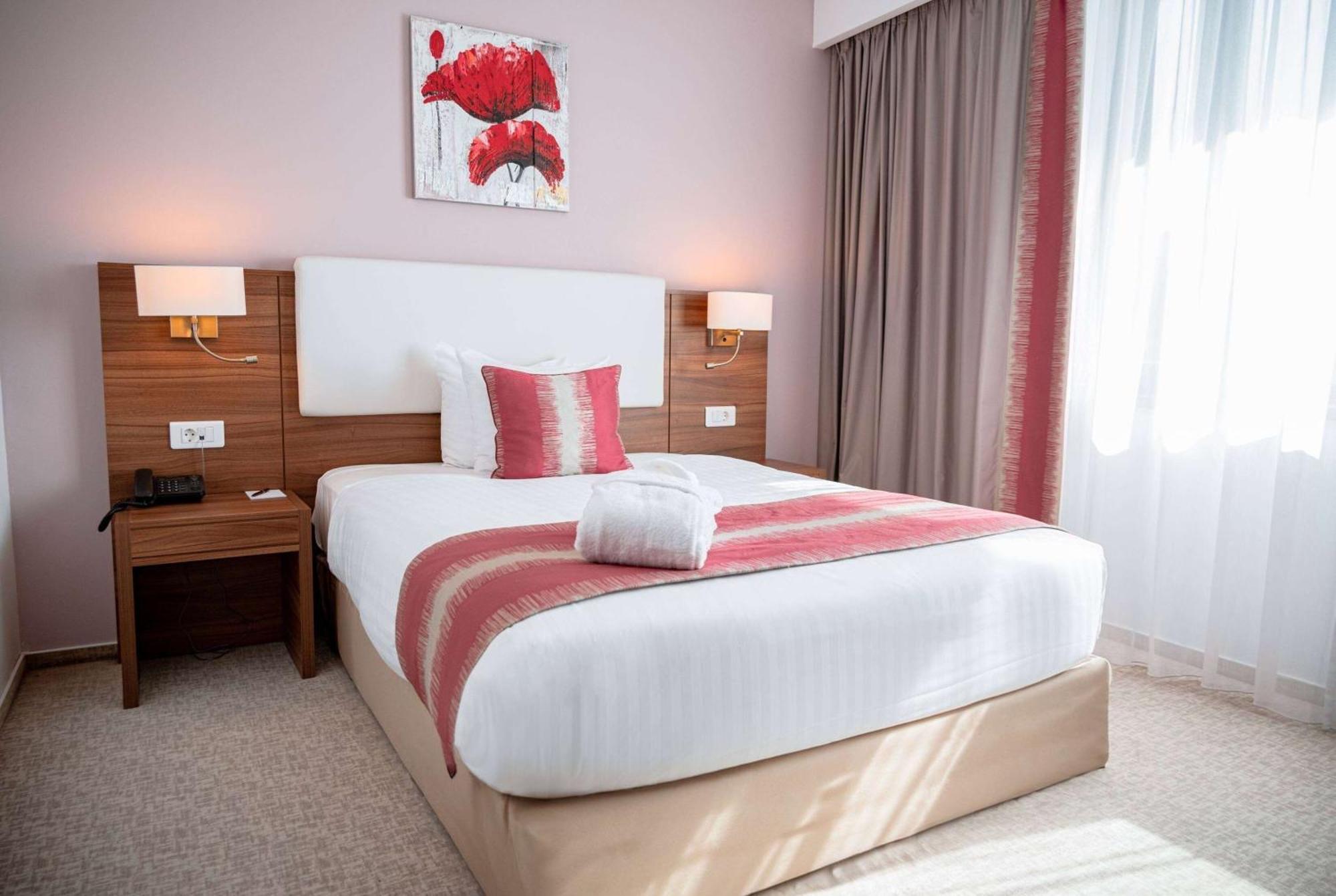 Ramada Plaza Craiova Hotel Kültér fotó