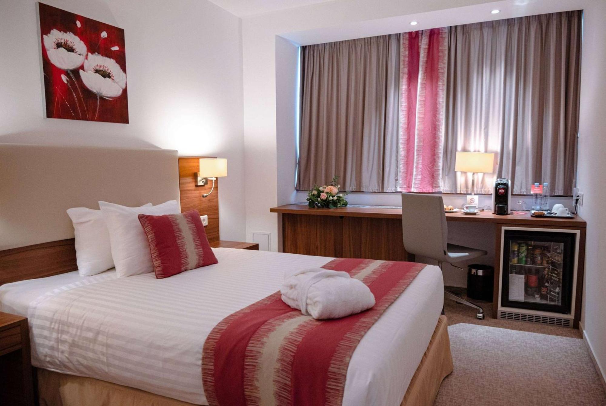 Ramada Plaza Craiova Hotel Kültér fotó