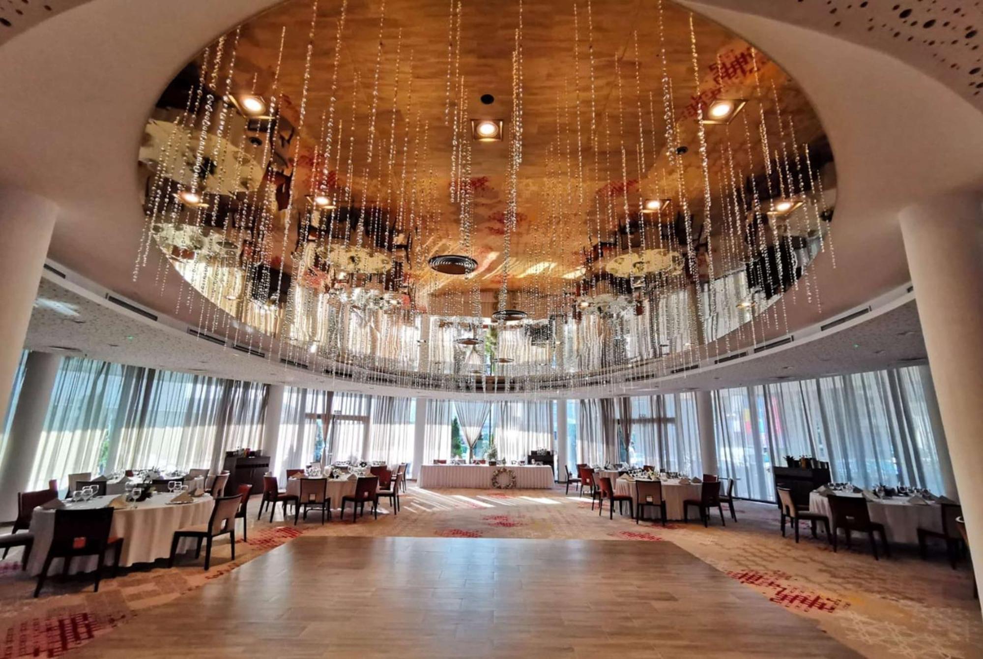 Ramada Plaza Craiova Hotel Kültér fotó