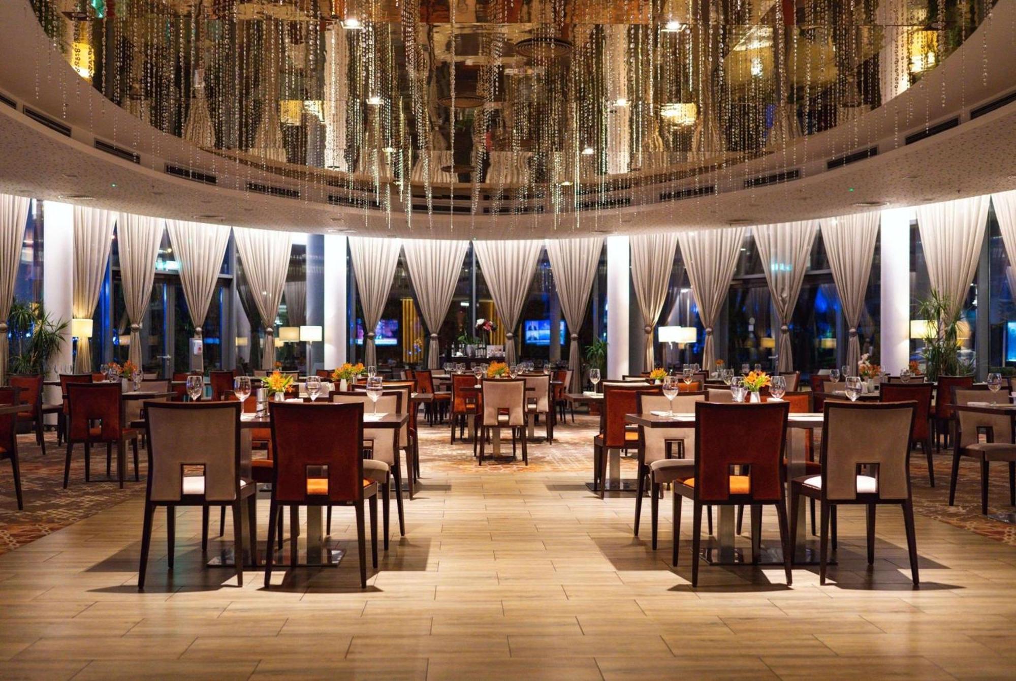 Ramada Plaza Craiova Hotel Kültér fotó
