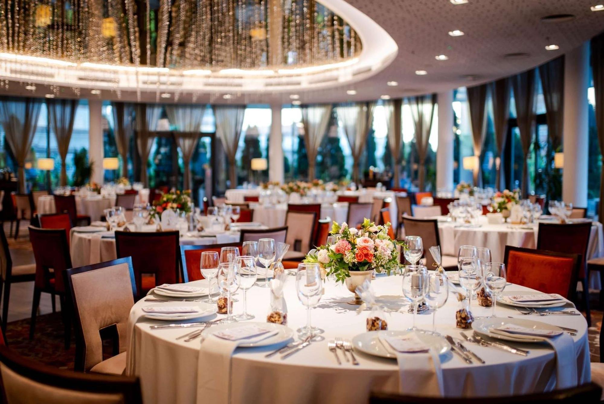 Ramada Plaza Craiova Hotel Kültér fotó