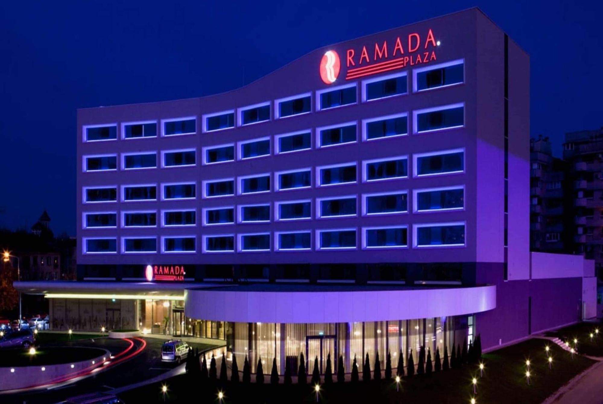 Ramada Plaza Craiova Hotel Kültér fotó