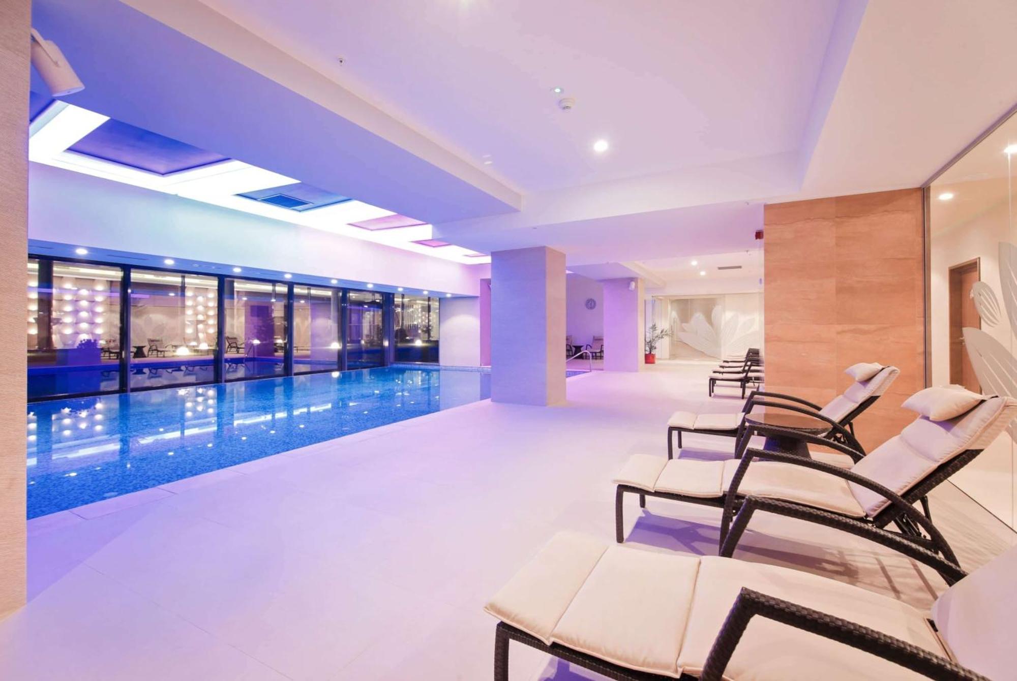 Ramada Plaza Craiova Hotel Kültér fotó