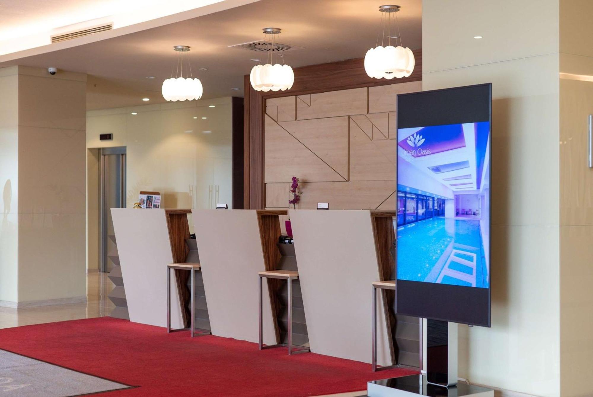Ramada Plaza Craiova Hotel Kültér fotó