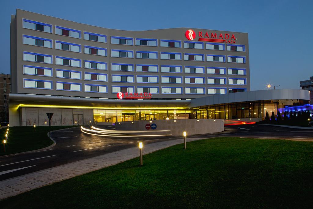 Ramada Plaza Craiova Hotel Kültér fotó