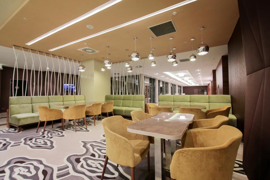 Ramada Plaza Craiova Hotel Kültér fotó