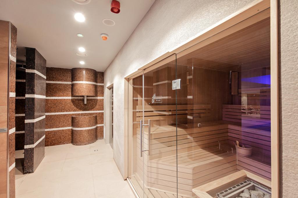Ramada Plaza Craiova Hotel Kültér fotó
