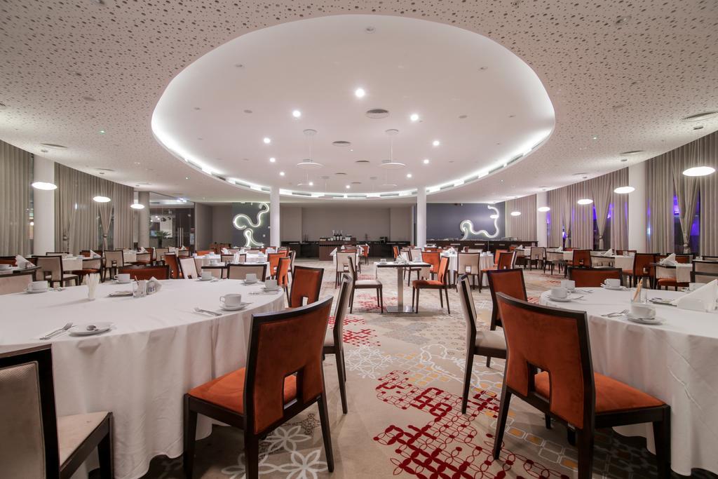 Ramada Plaza Craiova Hotel Kültér fotó