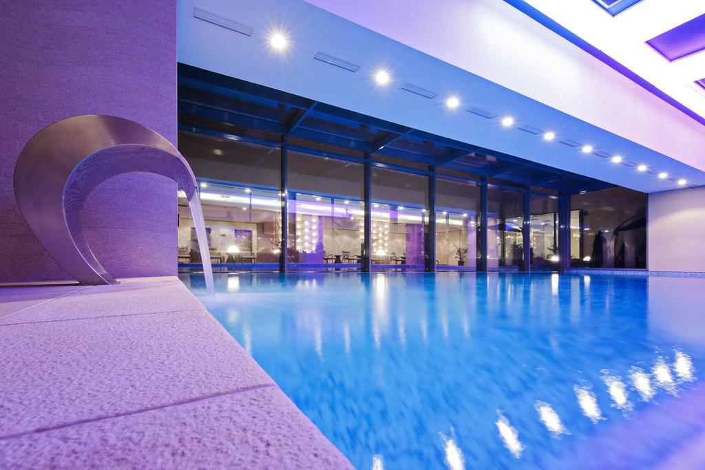 Ramada Plaza Craiova Hotel Kültér fotó