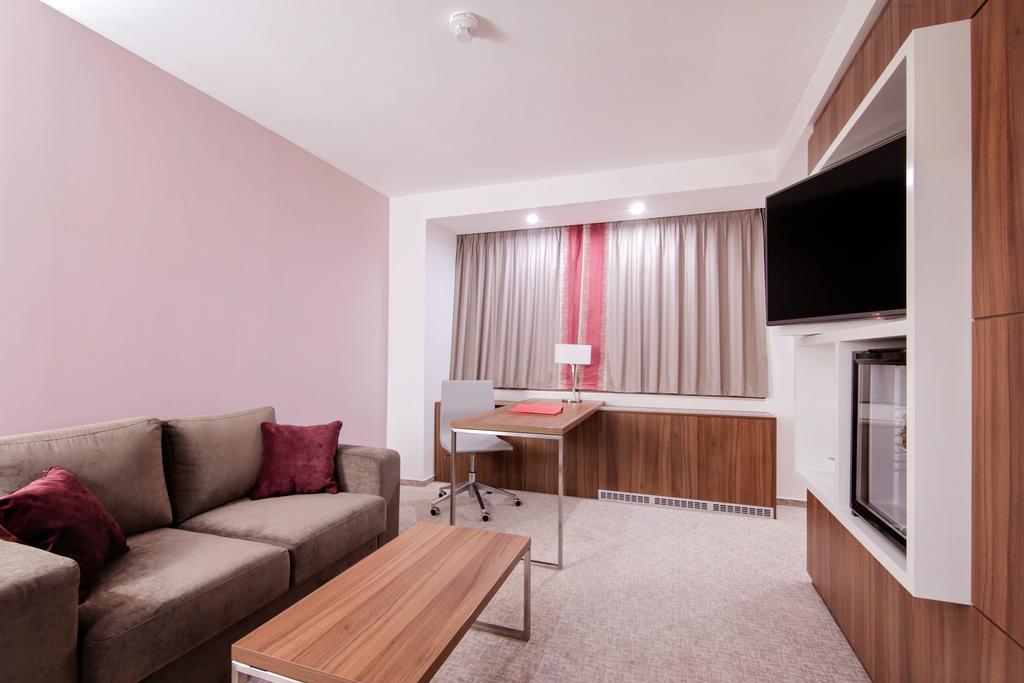 Ramada Plaza Craiova Hotel Kültér fotó