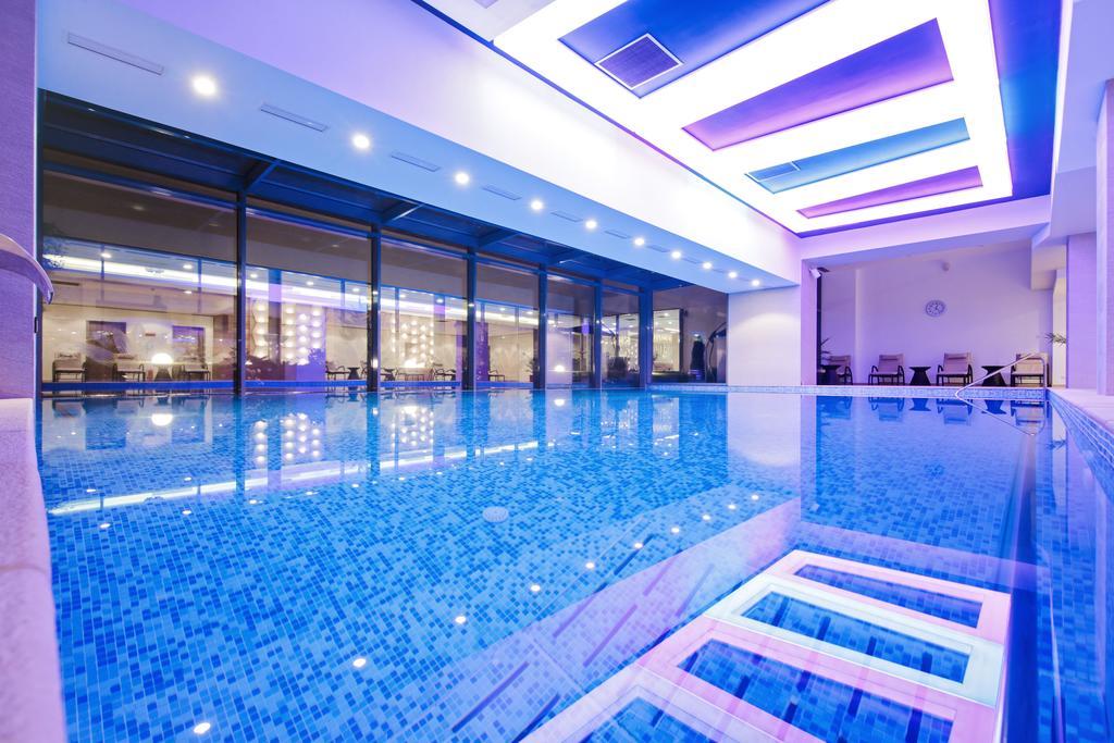 Ramada Plaza Craiova Hotel Kültér fotó